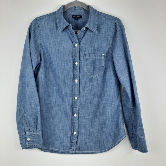 Gap Boyfriend Fit Denim Chambray Button Up Shirt Size Small - Picture 1 of 12